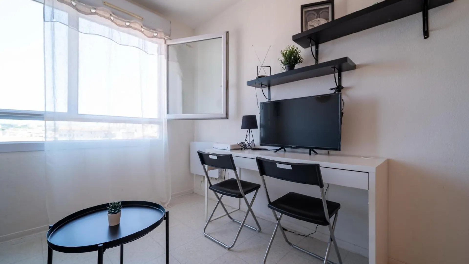 Appartement Tout Equipe A 6Min De St Charles Marseille 0*,  France