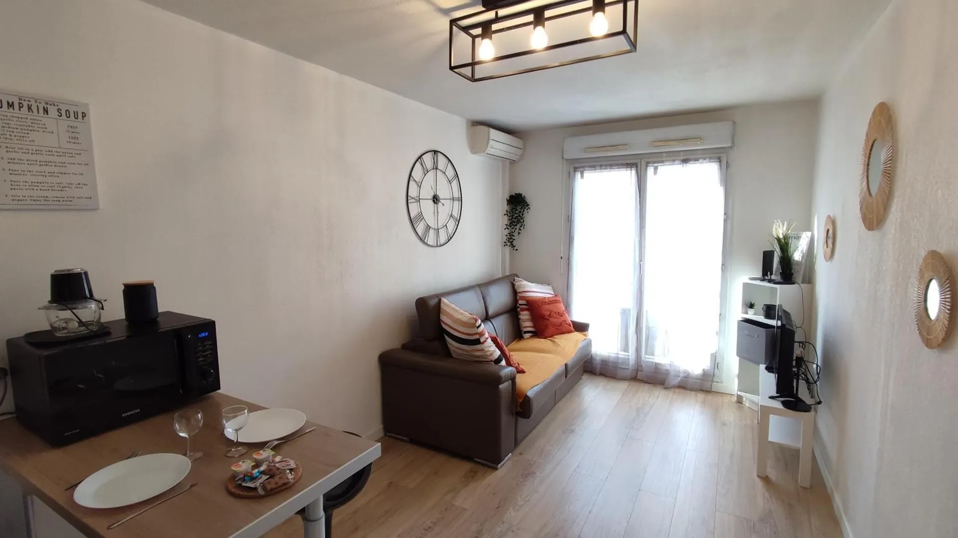 Appartement Tout Equipe A 6Min De St Charles Marseille 0*,  France